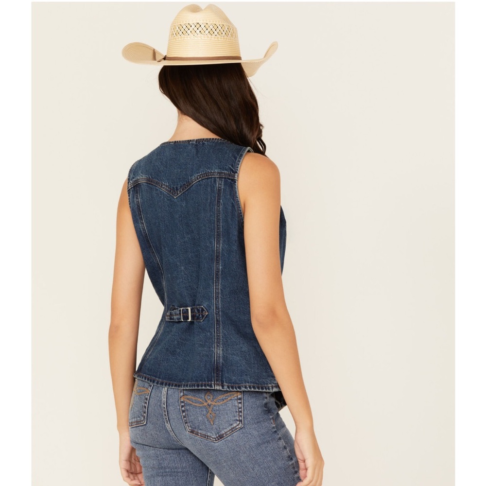 Levi’s Longline Denim Vest in Enchantment - Picture 5 of 8